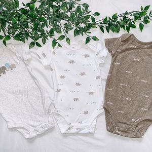 3 for $10 🐝 Carter’s Onesie bundle set